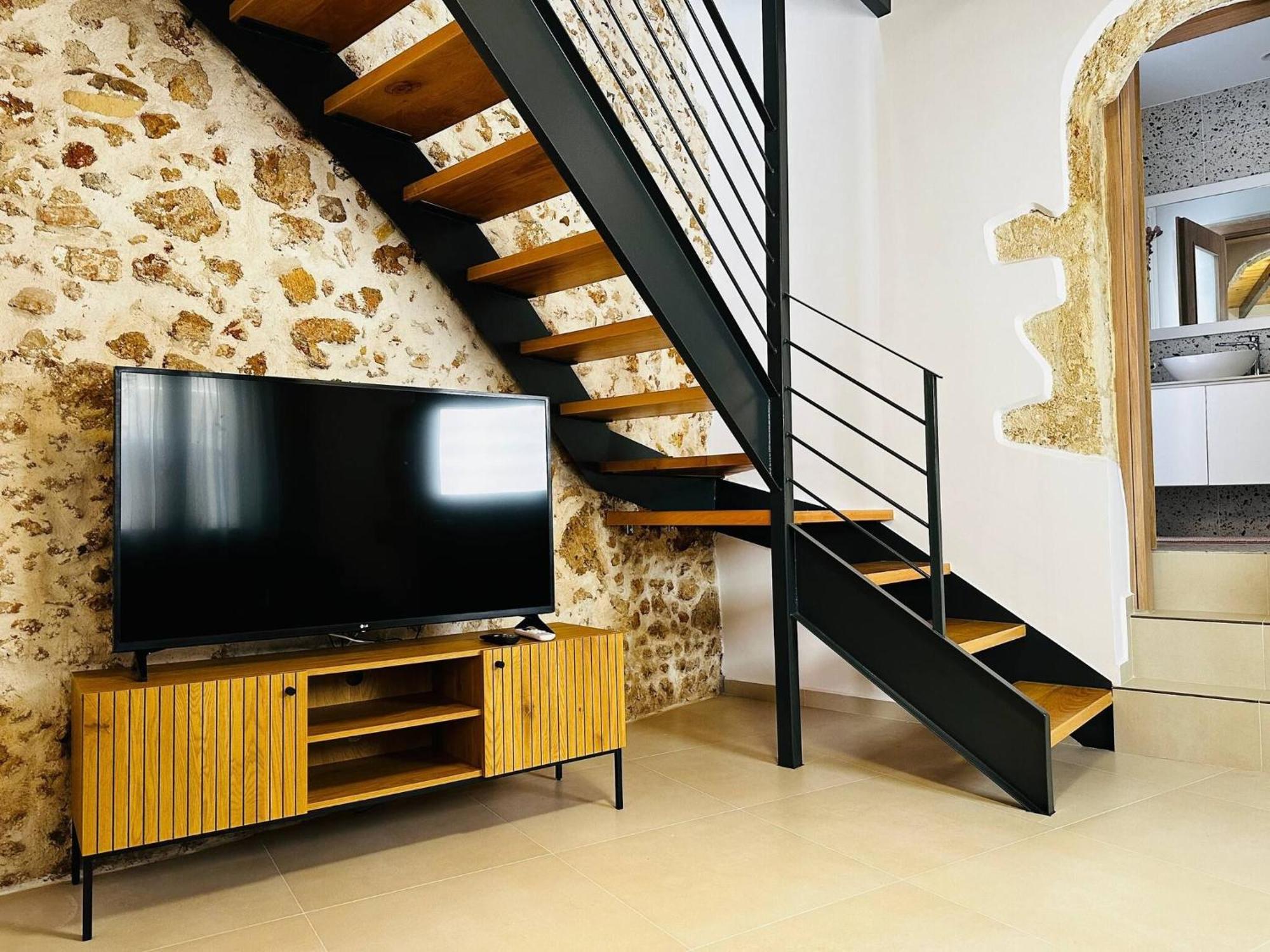 Roussos Place - Next To Splantzia Square - 2Bd 2Ba 干尼亞 外观 照片