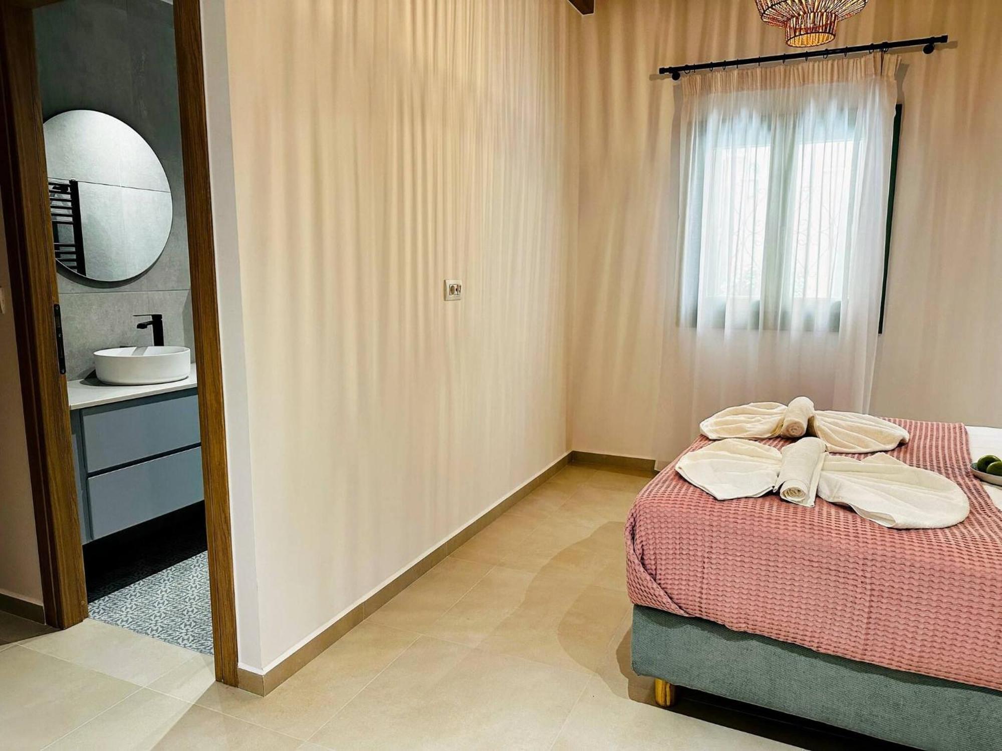 Roussos Place - Next To Splantzia Square - 2Bd 2Ba 干尼亞 外观 照片