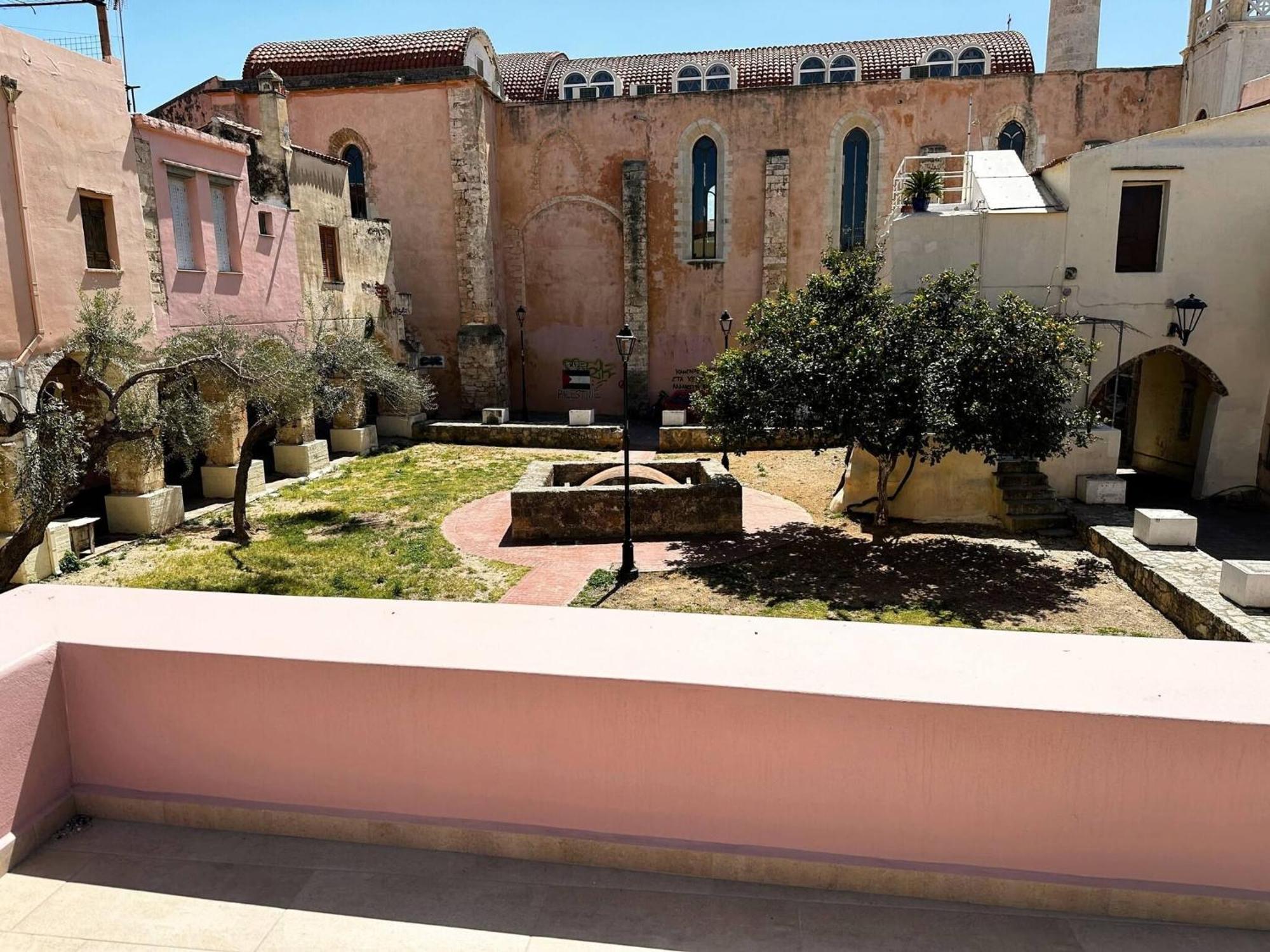Roussos Place - Next To Splantzia Square - 2Bd 2Ba 干尼亞 外观 照片